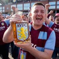 Aston Villa FC által ihletett luxus kristály whiskykarafa
