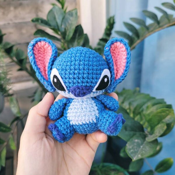 6 Kézzel készített horgolt kék rajzfilmes lény plüss kulcstartó