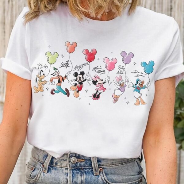 Retró rajzfilmes egér és barátai aláírásos póló – léggömbös mintás karakteres póló, egérfej grafika, ajándékötlet