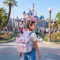 6 Aranyos angyal ihlette rajzfilmes női hátizsák – lila színben, könnyű, praktikus és divatos mindennapi dupla vállpántos táska